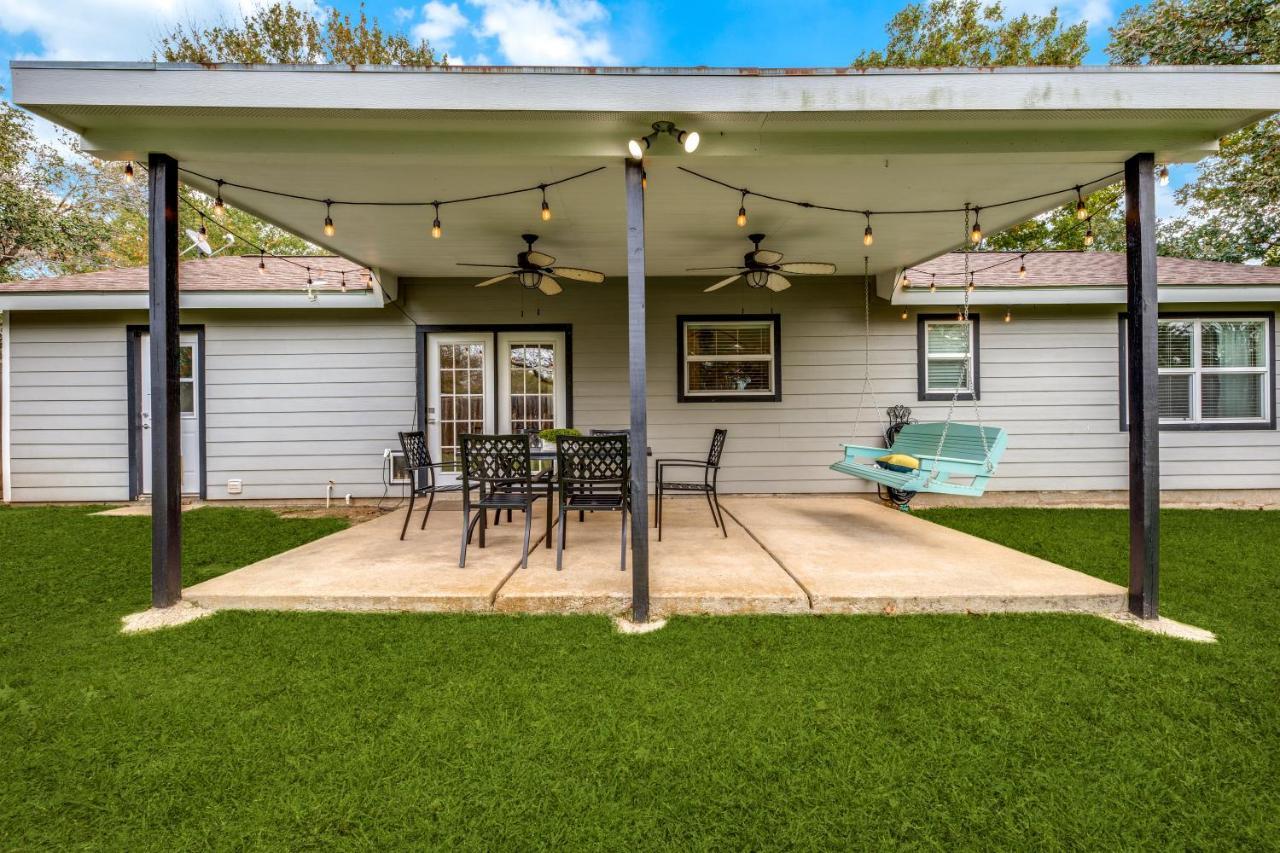 Cozy 4 Bedroom Home Blocks To Main Street And Wineries Fredericksburg Esterno foto