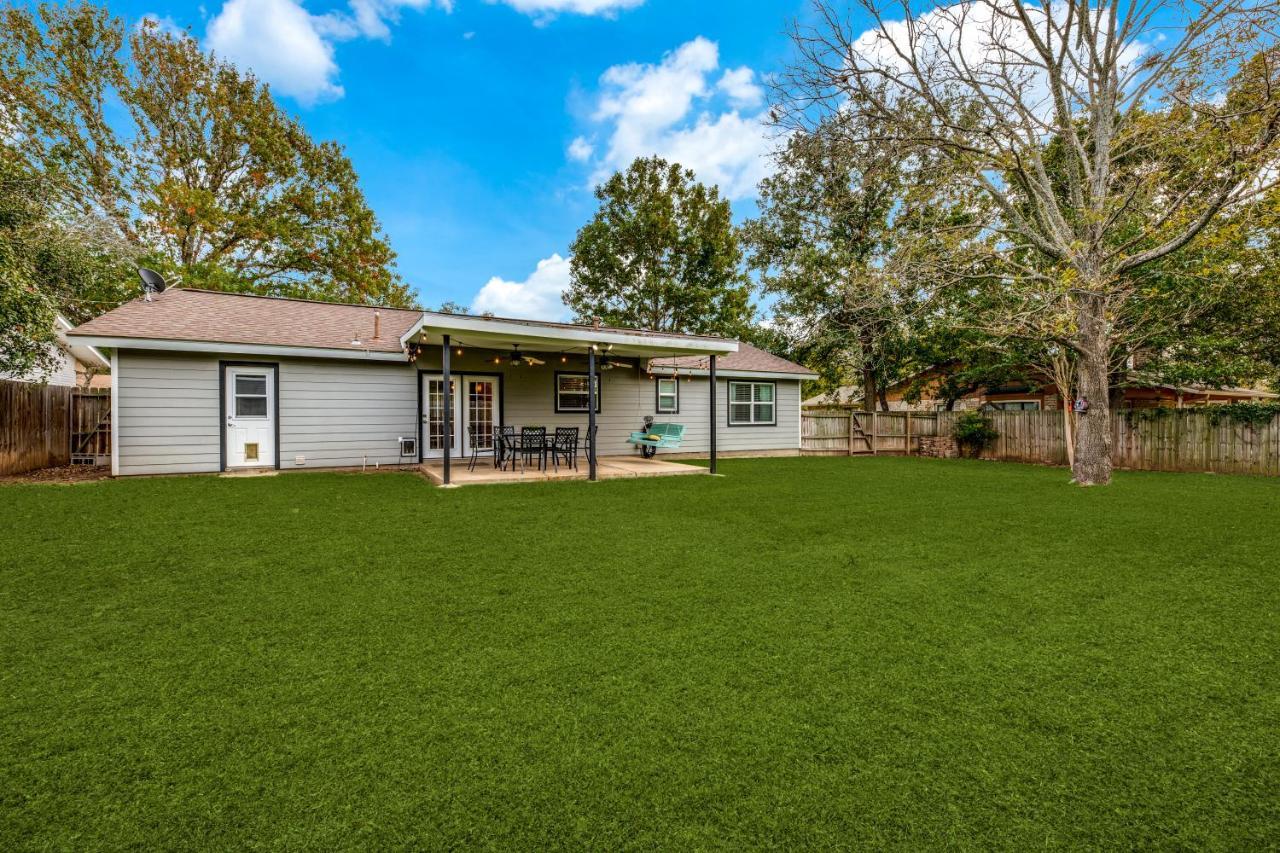 Cozy 4 Bedroom Home Blocks To Main Street And Wineries Fredericksburg Esterno foto
